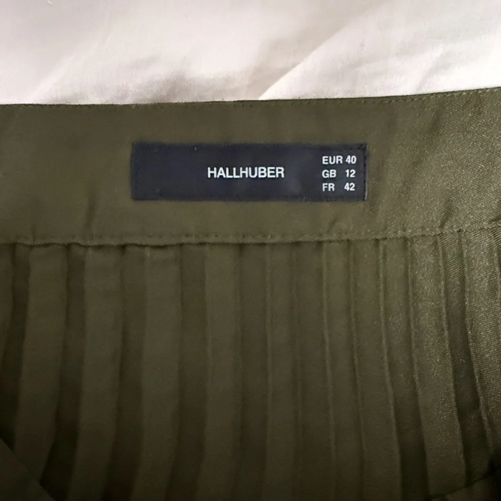 Hallhuber Olive Green Pleated Midi Skirt size EA 40